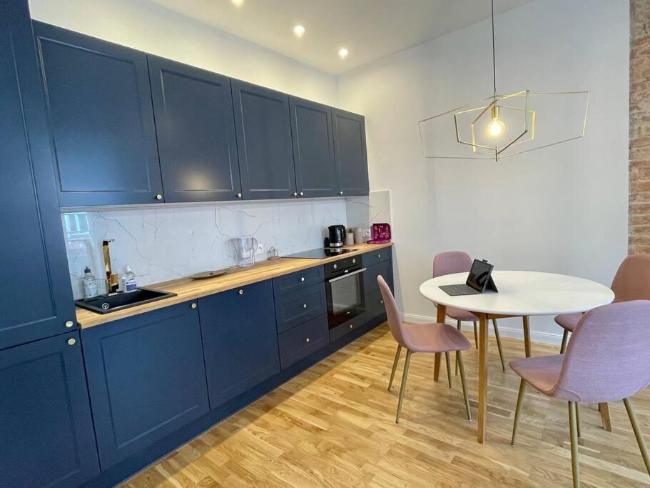 Luxury Apartment In Gliwice Near Town Square المظهر الخارجي الصورة